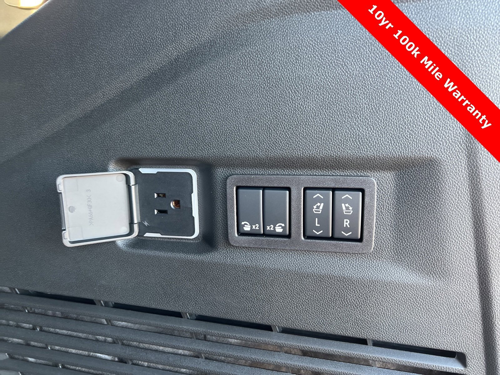 2025 Chevrolet Tahoe Premier - Photo 33