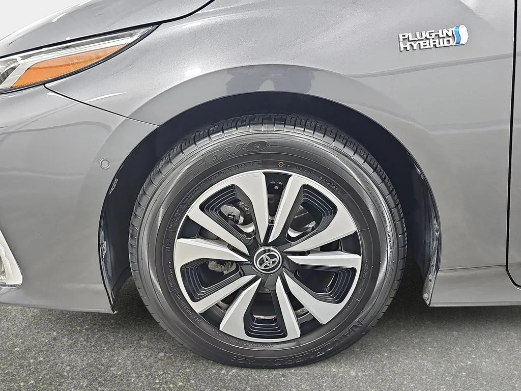 Used 2018 Gray Toyota Advanced image 33