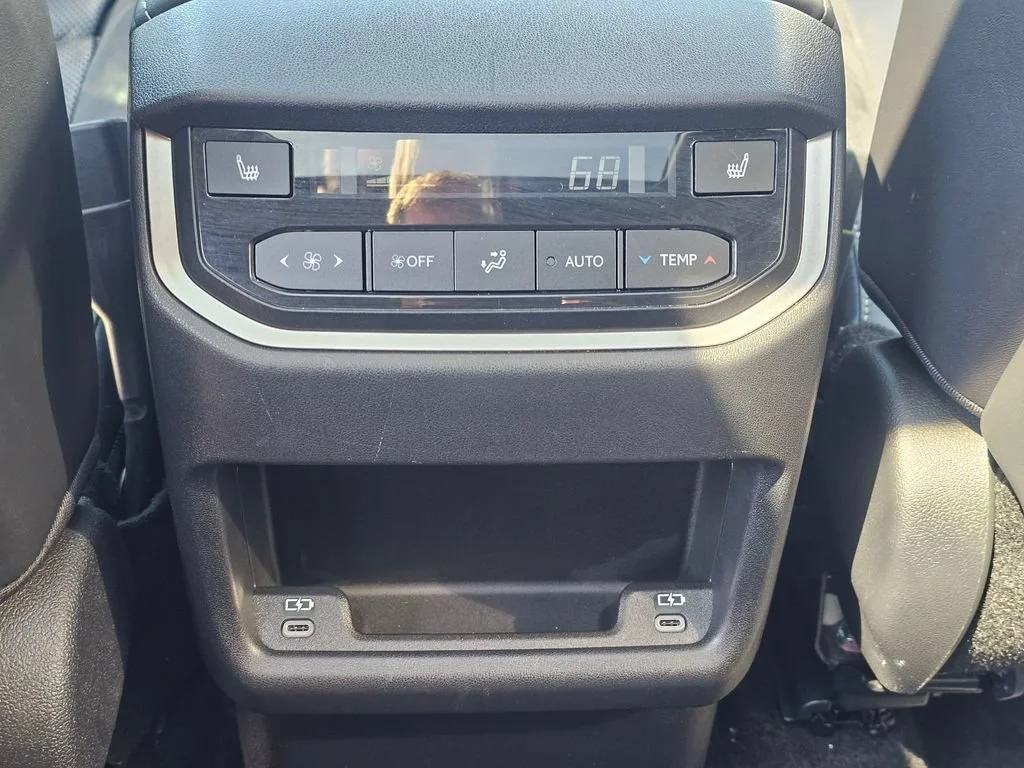 Used 2024  Lexus TX 350 image 19