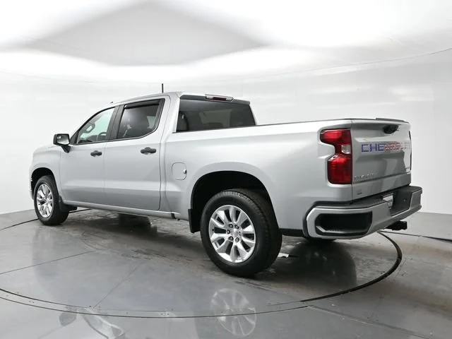 Used 2022 SILVER ICE METALLIC Chevrolet Custom image 5