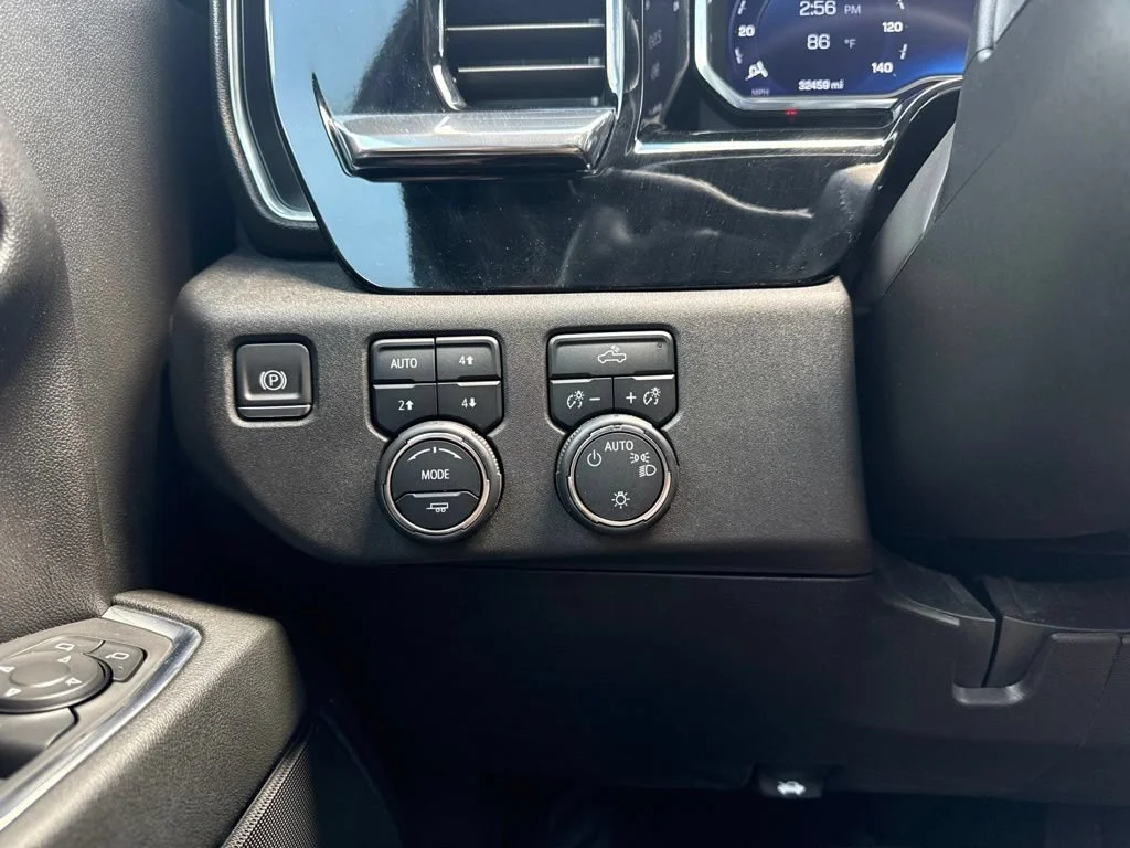 Used 2024 Summit White Chevrolet LT image 25