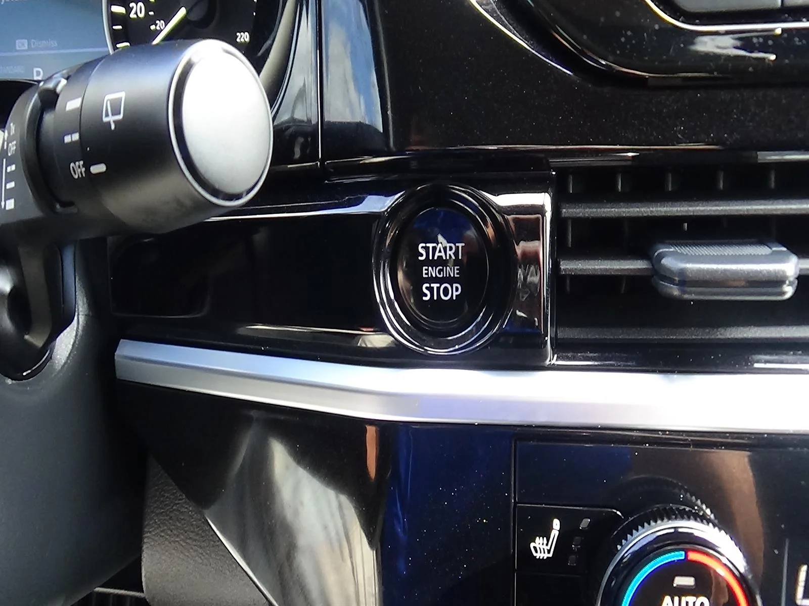 Used 2025 Super Black (kh3) Nissan SV image 27