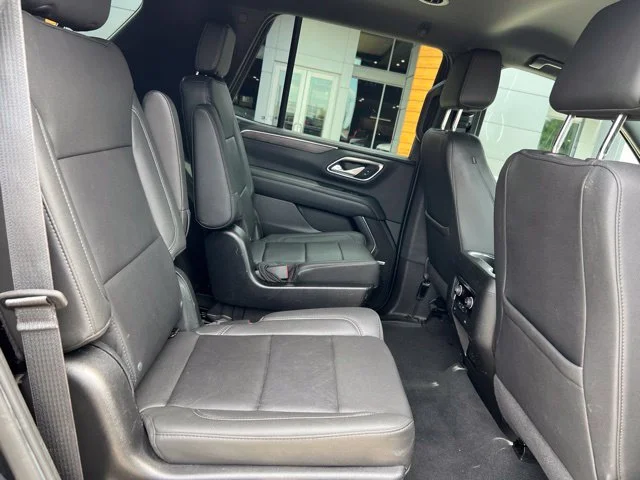 Used 2022 Black Chevrolet Z71 image 27