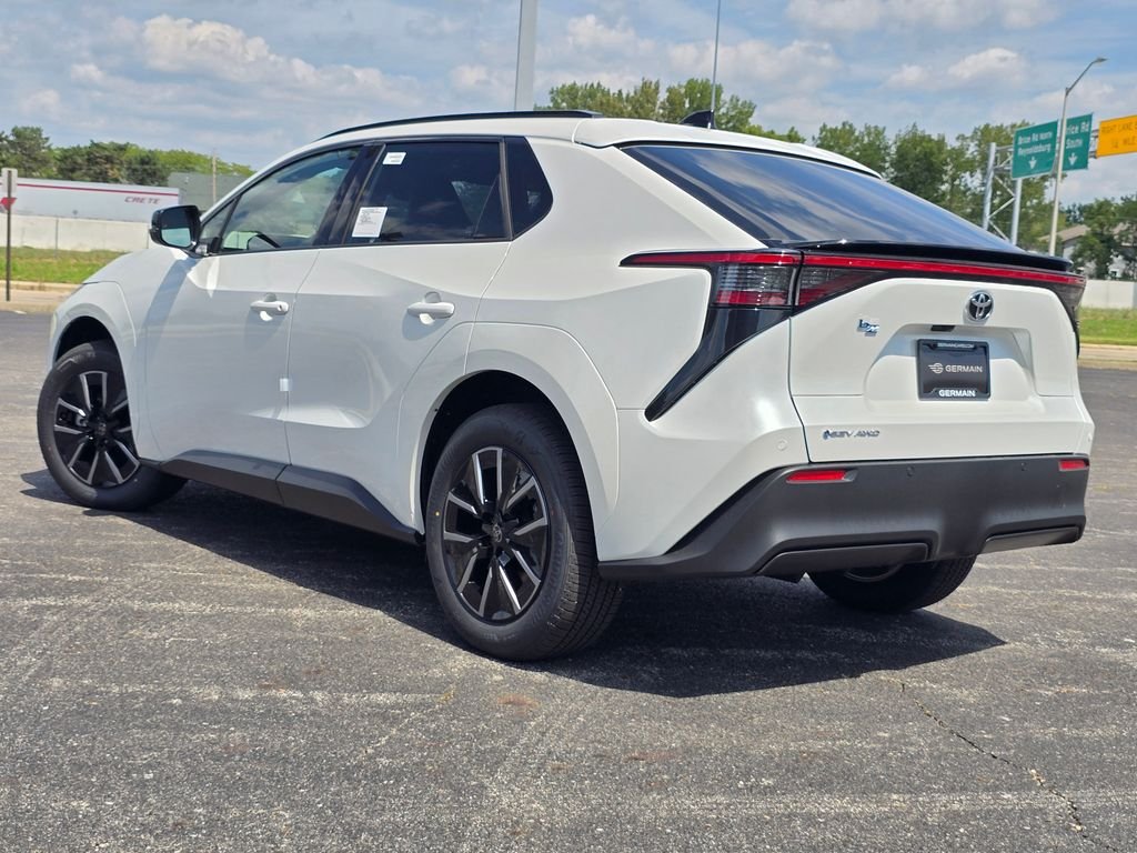New 2026 Wind Chill Pearl <sup>1</sup> Toyota  XLE image 12