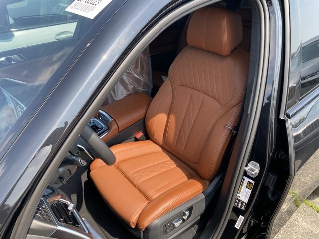 Certified Used 2026 Black Sapphire Metallic BMW xDrive40i image 10