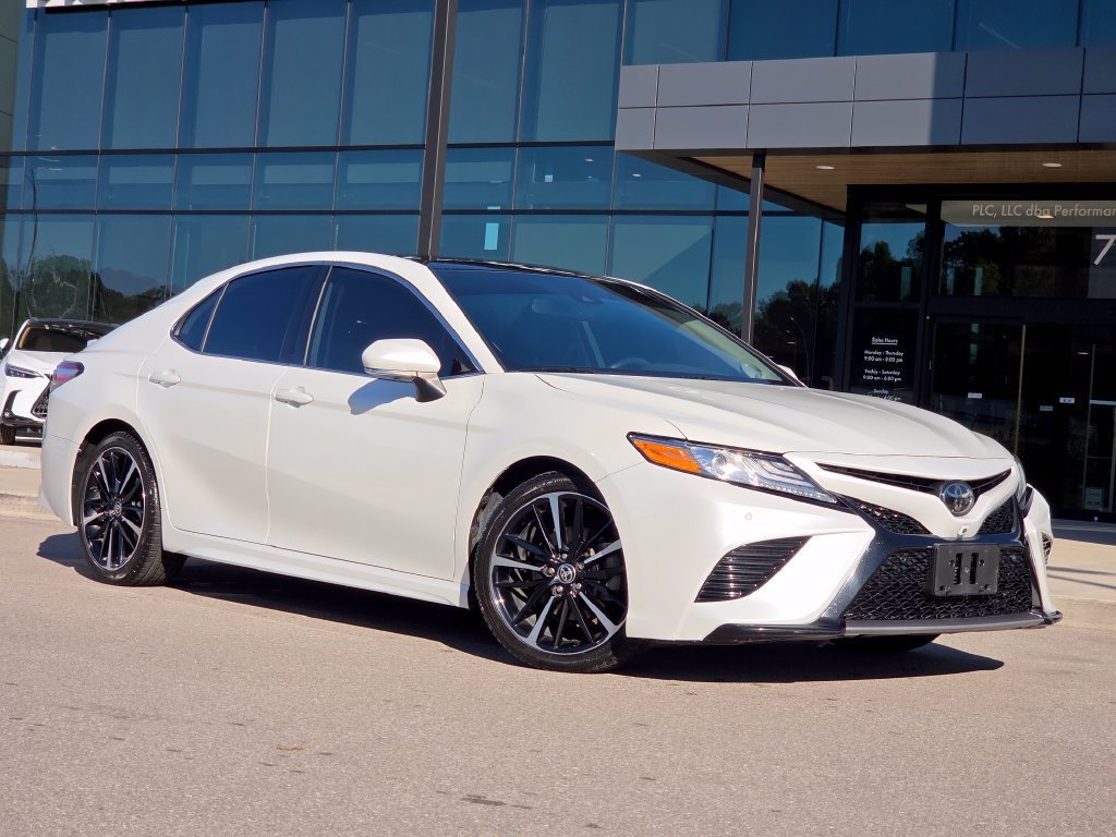 Used 2020 Wind Chill Pearl Toyota XSE V6 image 2