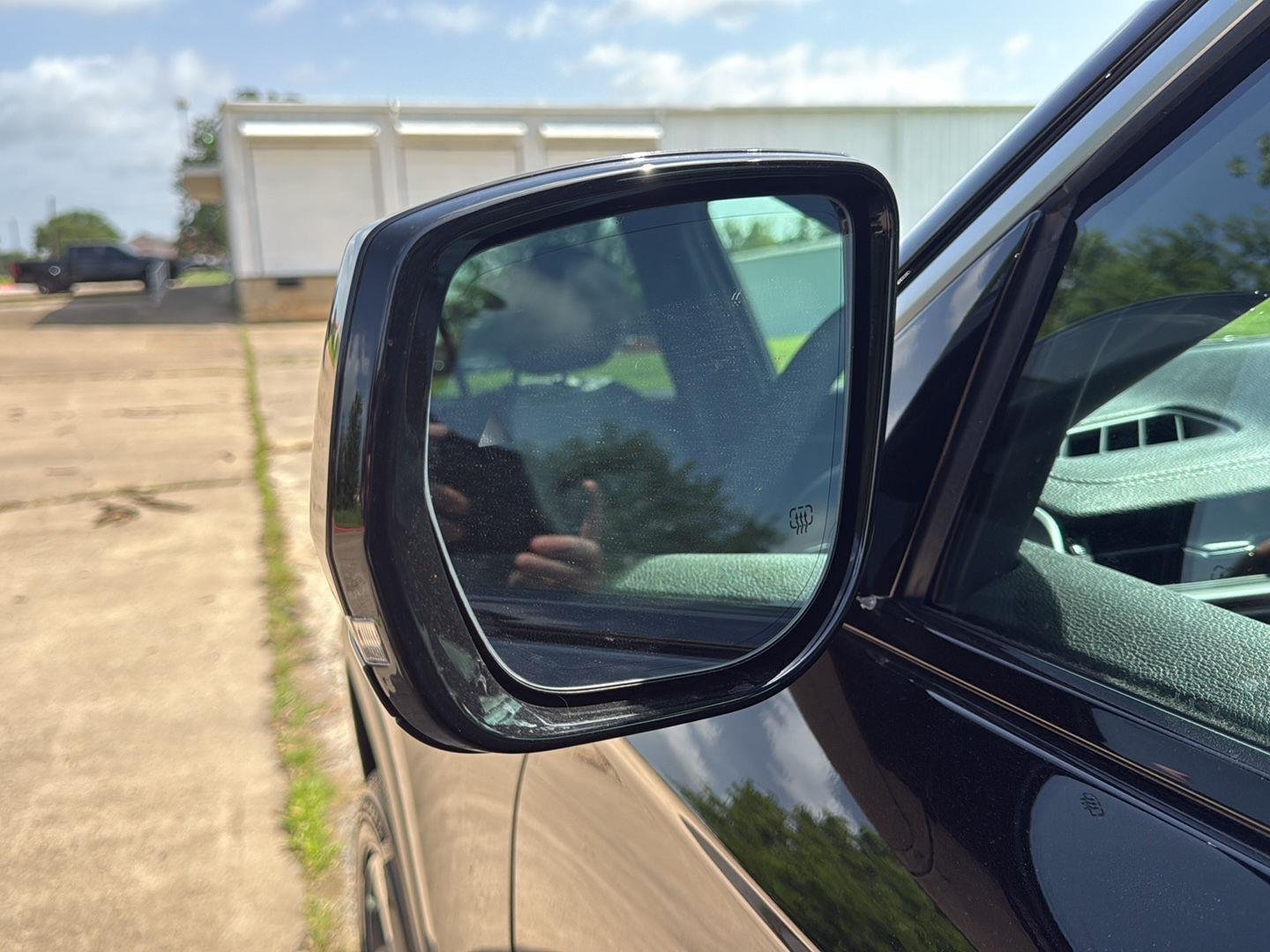 New 2026 Diamond Black Crystal Pearlcoat Jeep Limited image 9