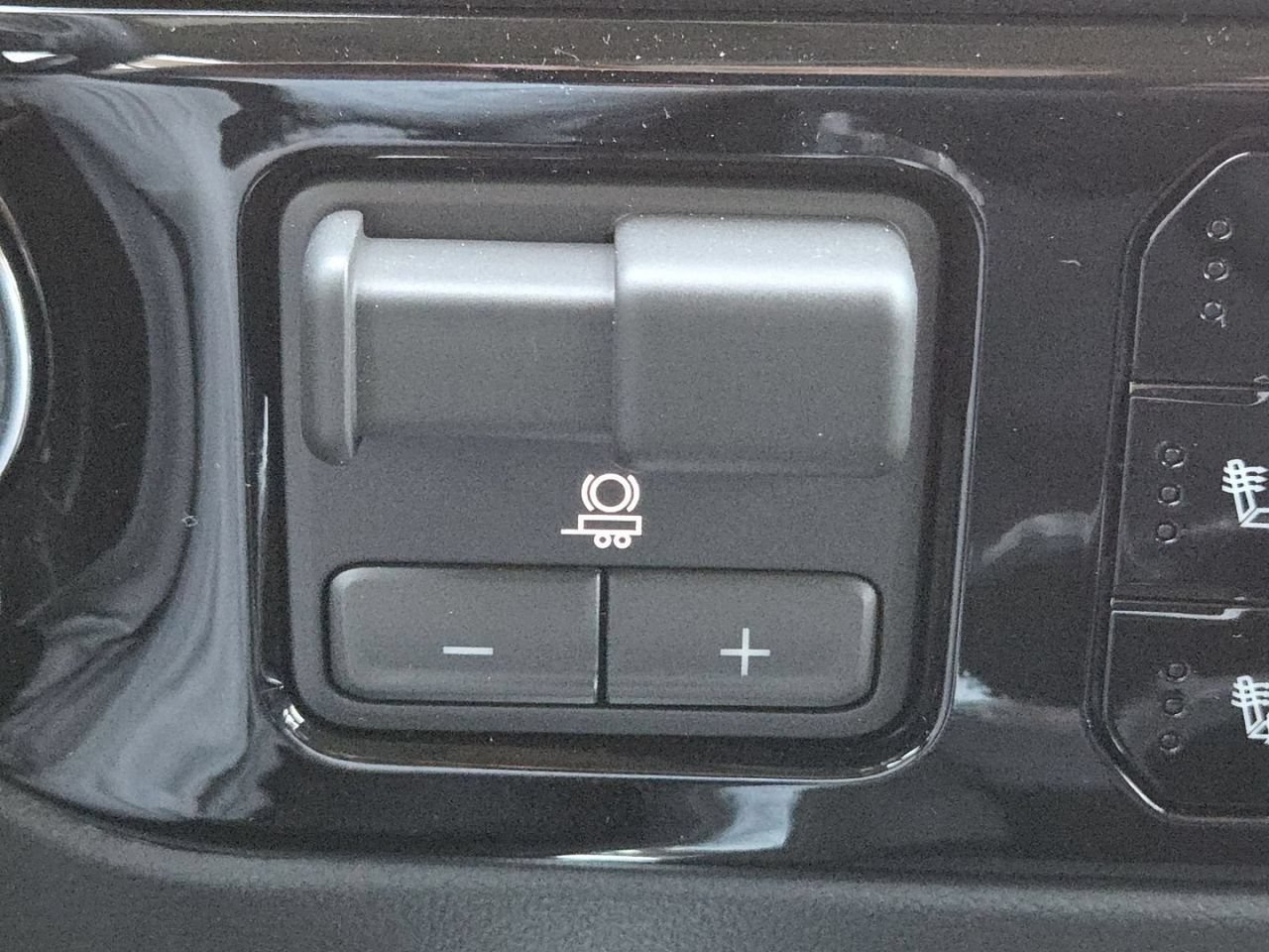 New 2026 Sterling Metallic GMC SLT image 13