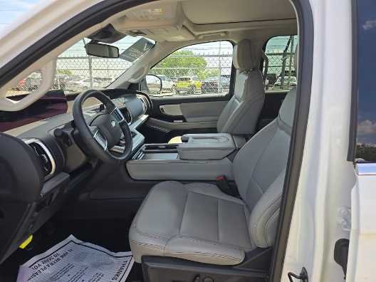 Used 2025 Oxford White Ford Active image 4