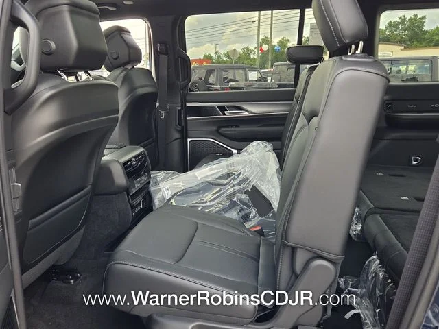 New 2026 Fathom Blue Pearl-Coat Exterior Paint (Late Availability) Jeep Upland image 6