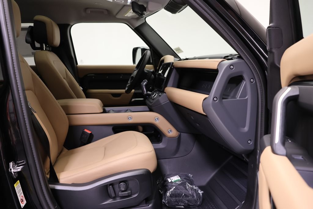 New 2026 Santorini Black Land Rover S image 40