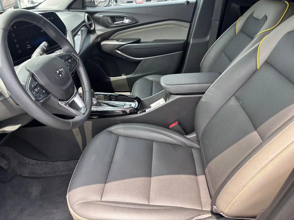 Used 2025 Black Chevrolet ACTIV image 9