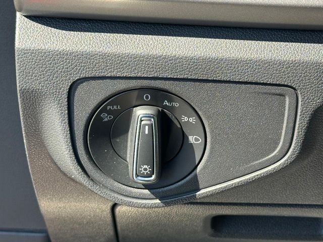 Used 2021 Blue Volkswagen SEL Premium image 21