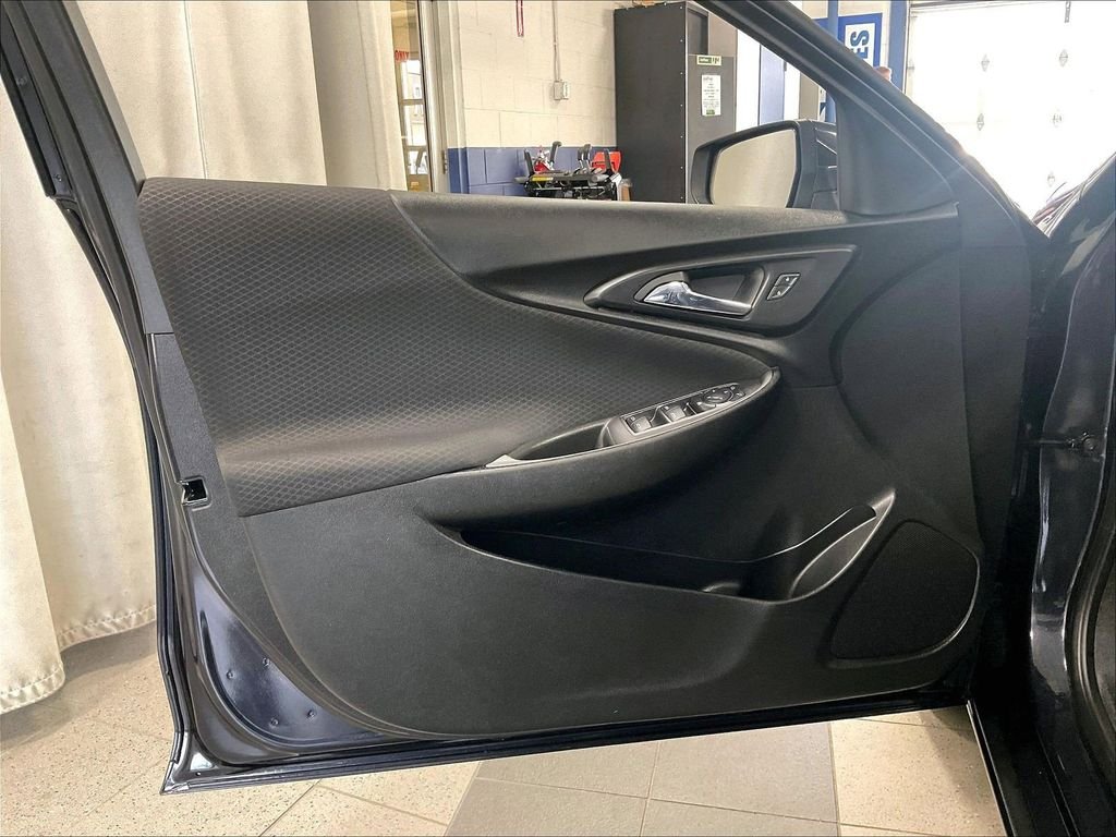 Used 2023 Gray Chevrolet LT image 9
