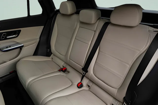 Used 2023 Blue Mercedes-Benz GLC 300 image 20