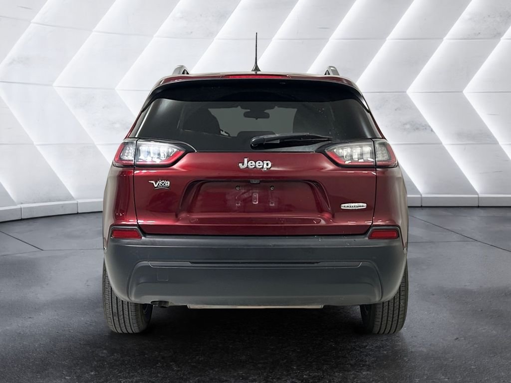 Used 2019 Red Jeep Latitude image 5