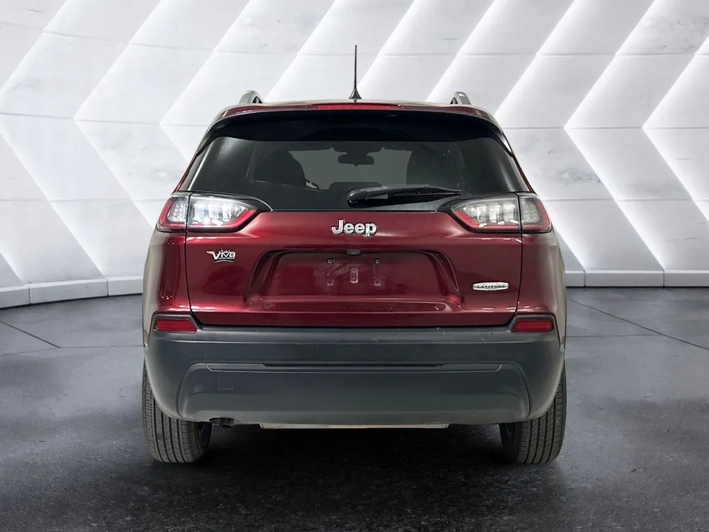 Used 2019 Red Jeep Latitude image 5