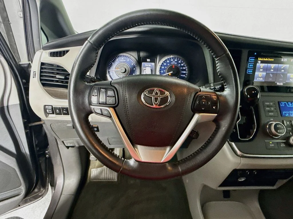 Used 2015 Predawn Gray Mica Toyota XLE Premium image 12