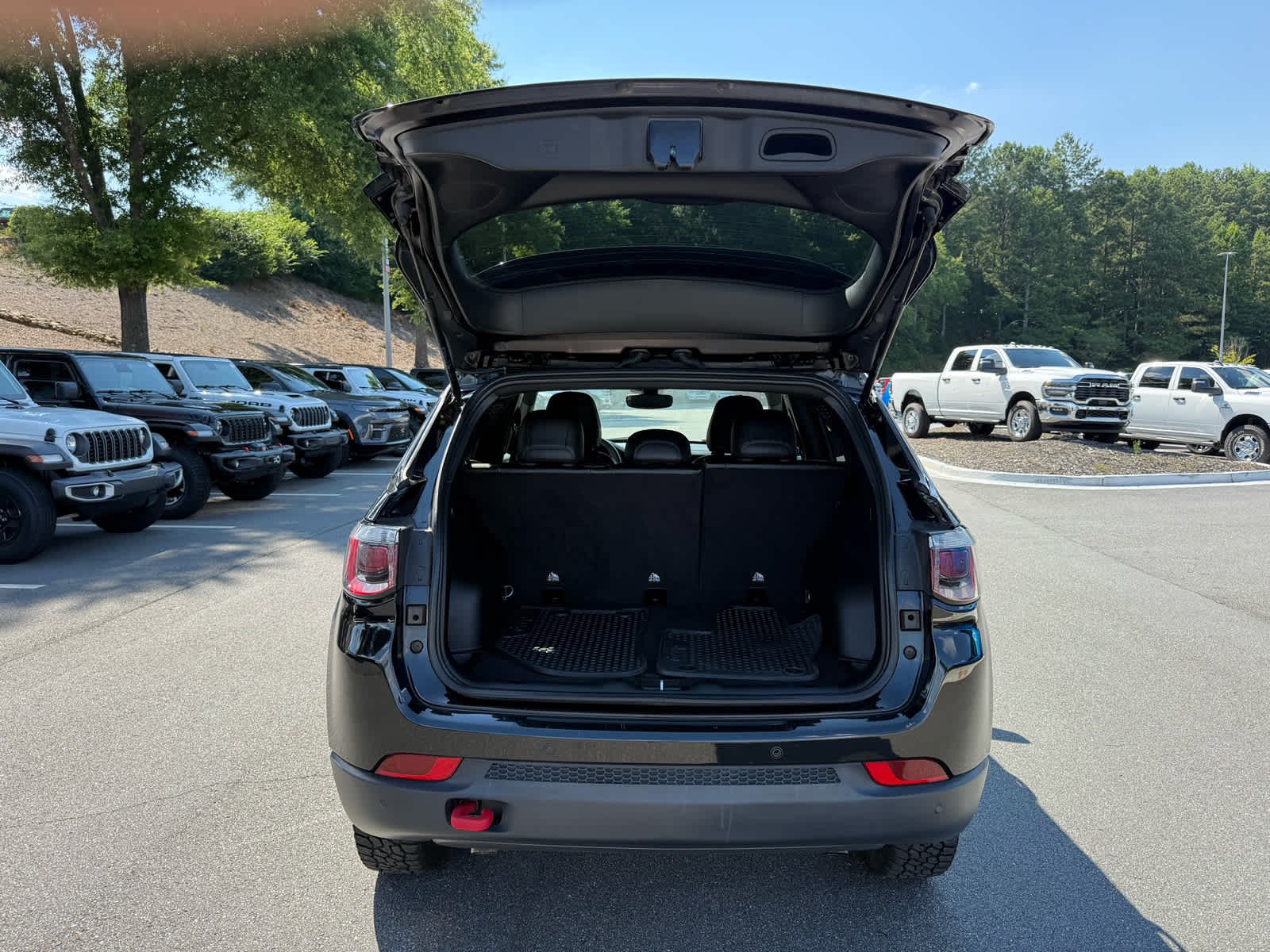 Used 2024 Diamond Black Crystal Pearlcoat Jeep Trailhawk image 29