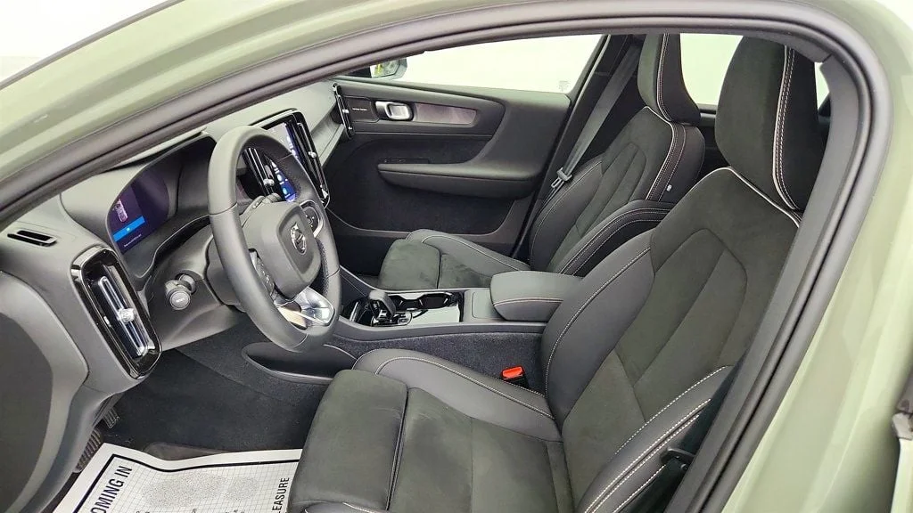 Used 2023 Sage Green Metallic Volvo Twin eAWD Ultimate with Pixel LED Headlights image 21