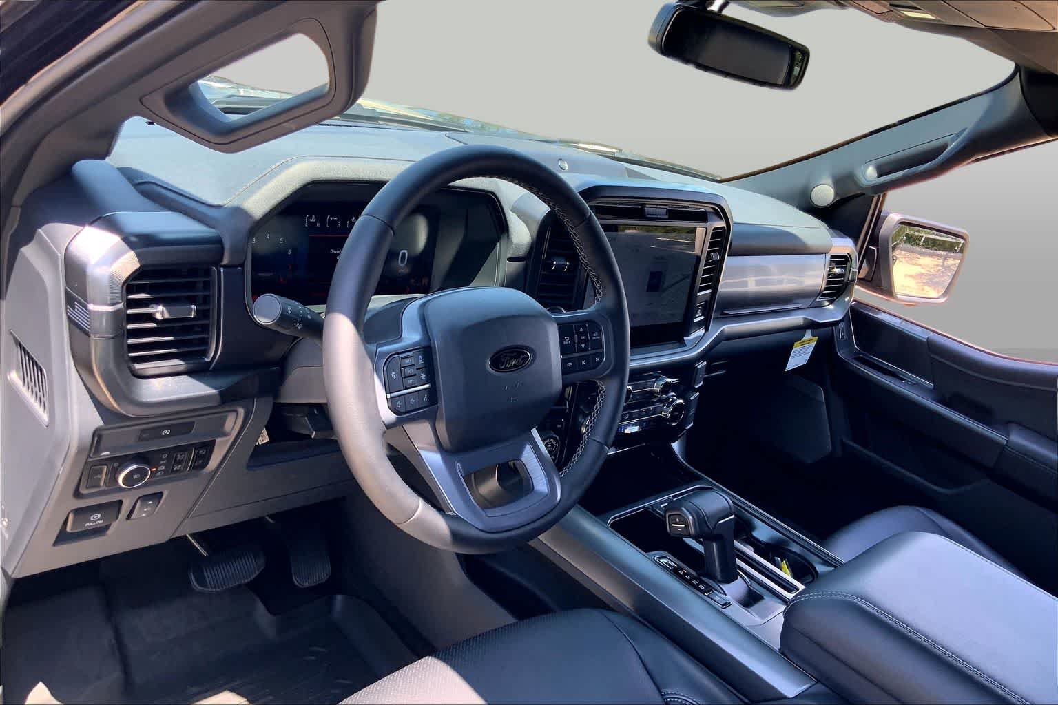 Used 2025 Agate Black Metallic Ford LARIAT image 34