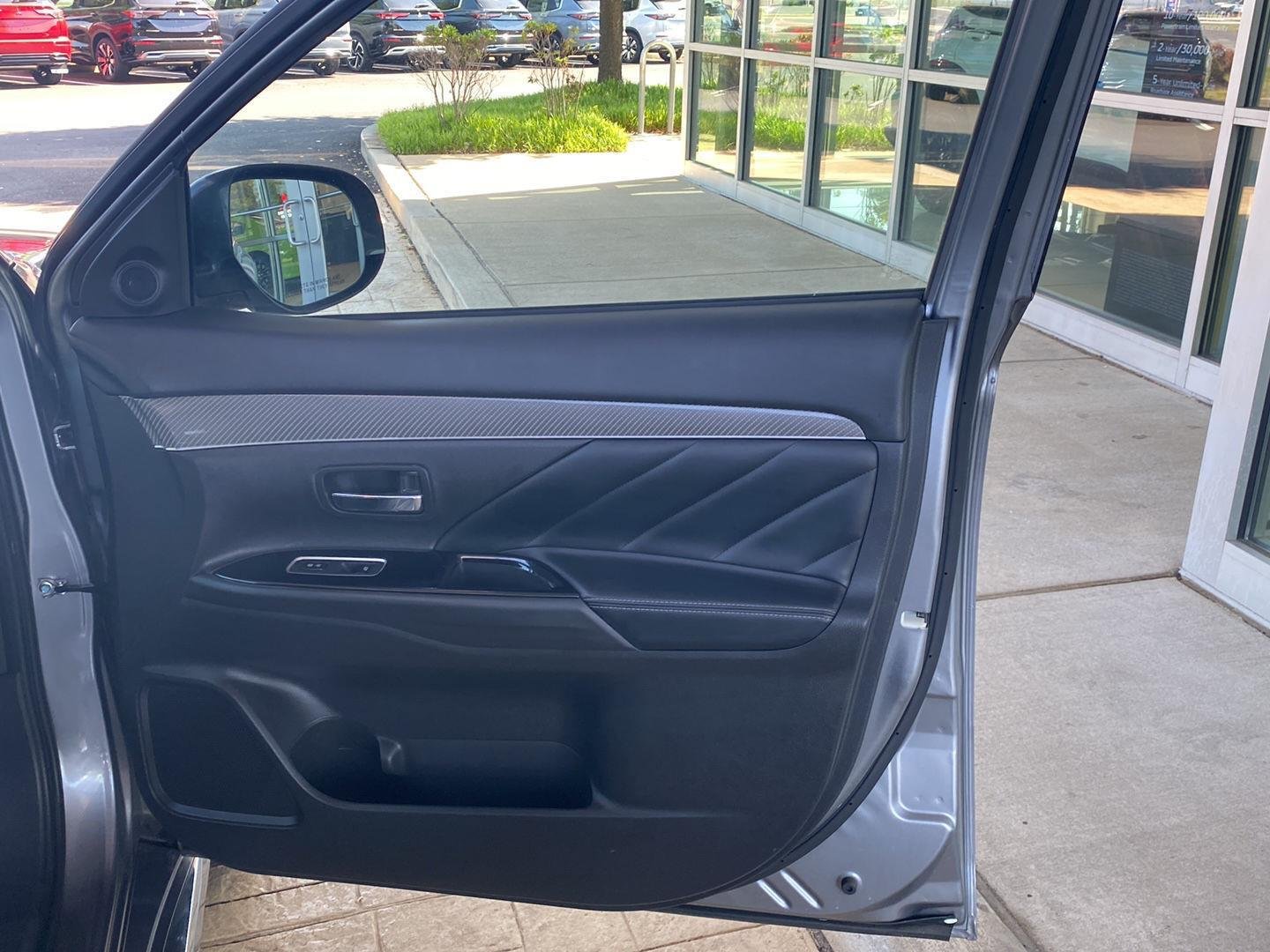 Used 2022 Mercury Gray Metallic Mitsubishi SEL image 25