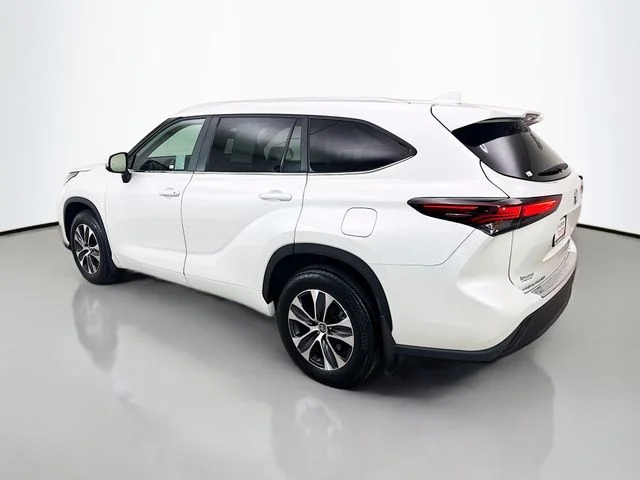 Used 2024 Beige Toyota XLE image 5