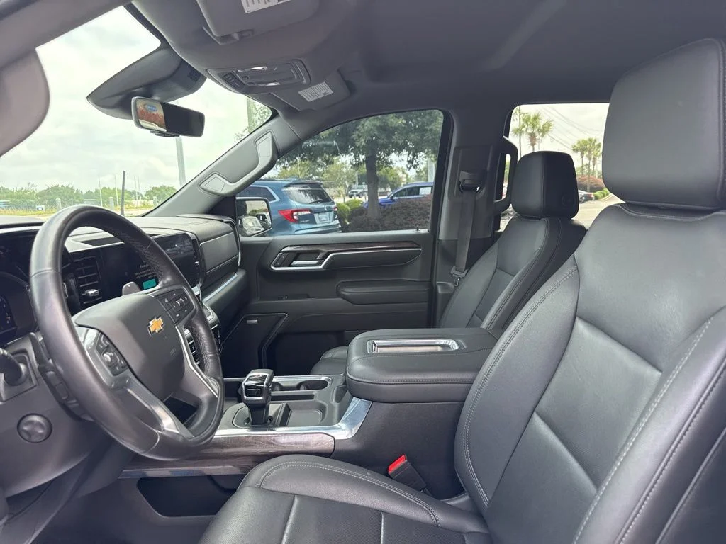 Used 2022 Iridescent Pearl Tricoat Chevrolet LTZ image 19