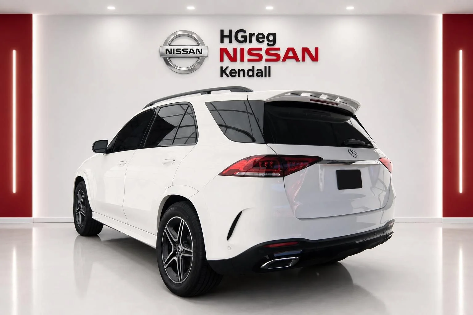 Used 2022 White Mercedes-Benz GLE 350 image 2