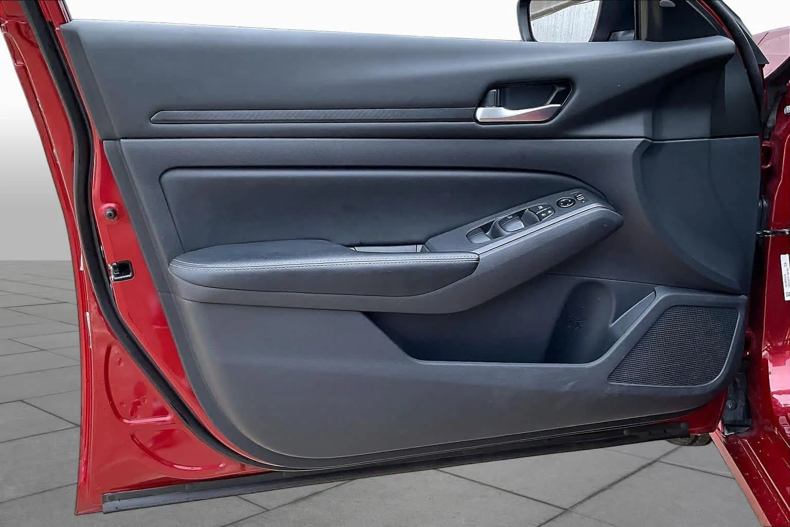Used 2025 Scarlet Ember Nissan SV image 18