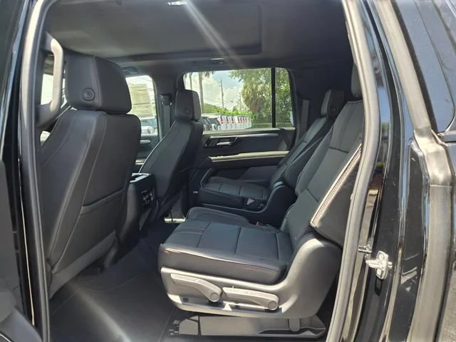 2026 Chevrolet Suburban RST - Photo 6