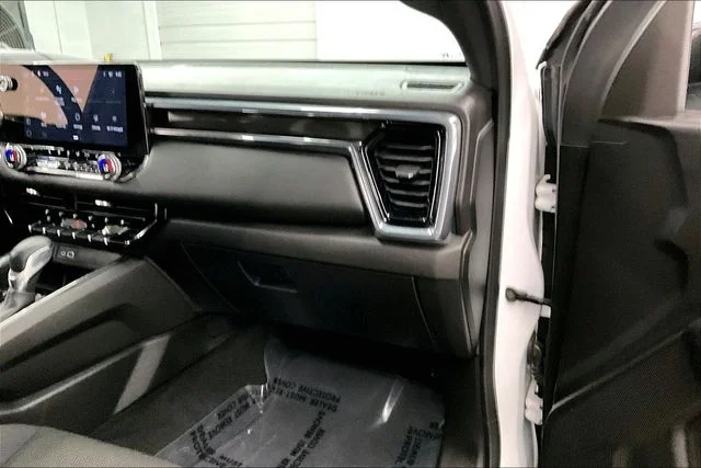 Used 2024 Summit White GMC Elevation image 19