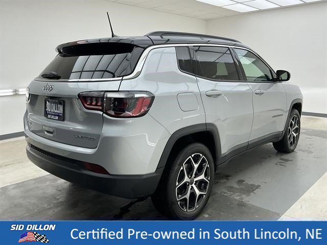 Used 2025 Silver Zynith Metallic Clearcoat Jeep Limited image 4