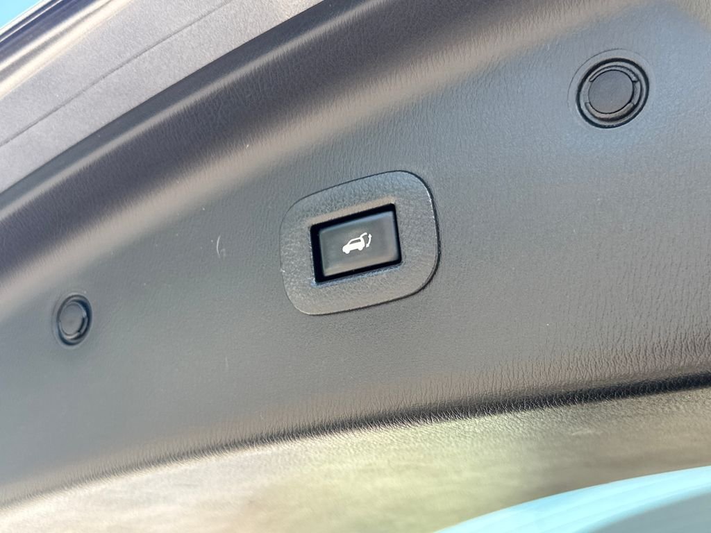 Used 2020 Gray Nissan Platinum image 8