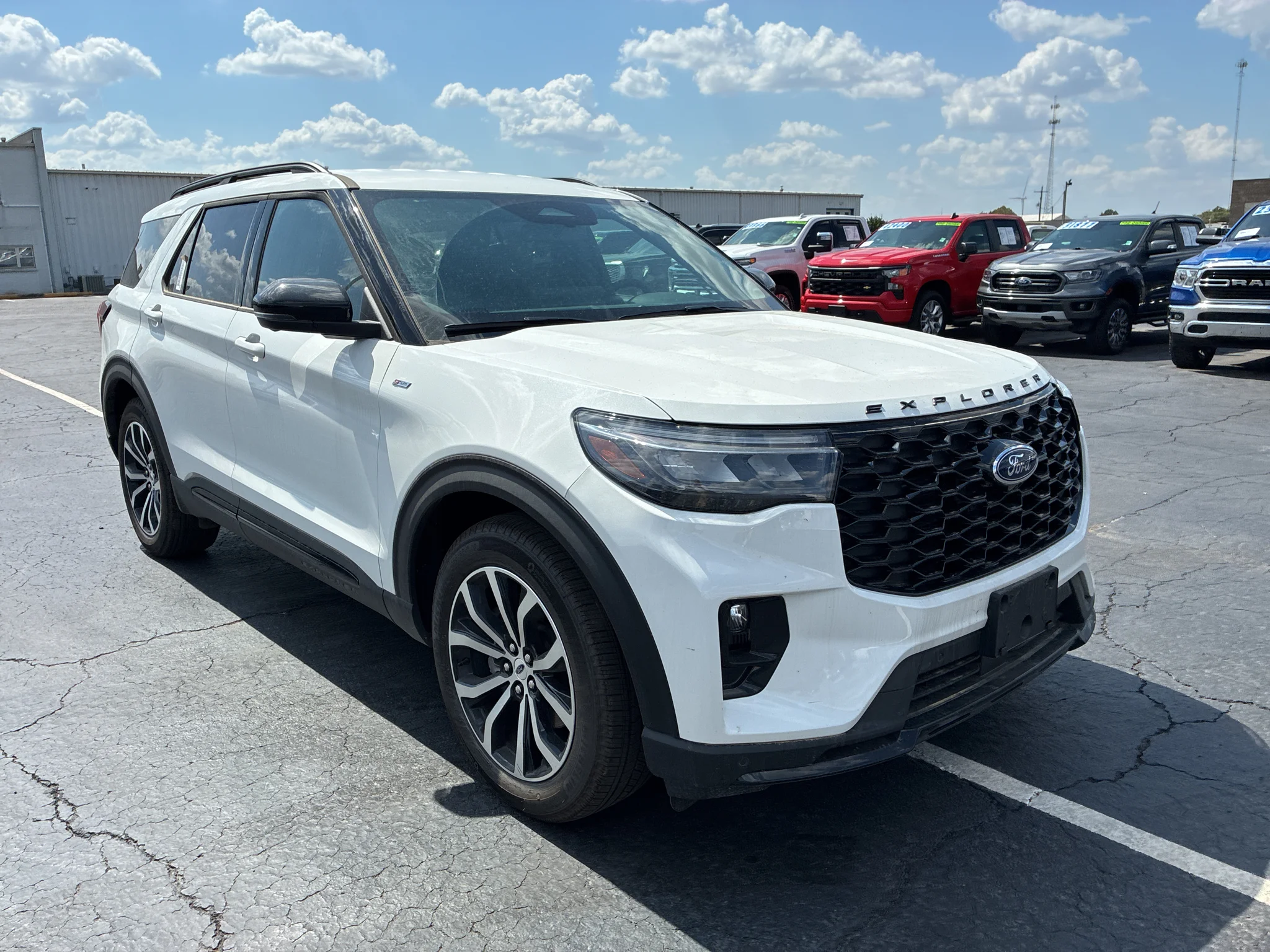 New 2026 Star White Metallic Tri-Coat Ford ST-Line image 3