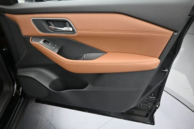 New 2026 Black Nissan Platinum image 11