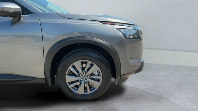 Used 2025 Gray Nissan SV image 26