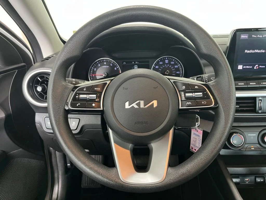 Used 2023 White Kia LXS image 5