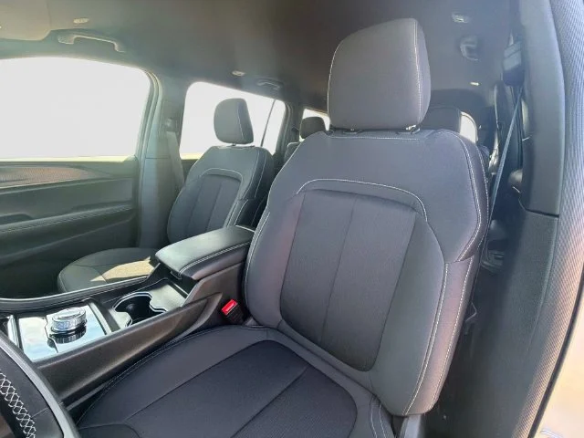 Used 2025 Silver Jeep Laredo image 21