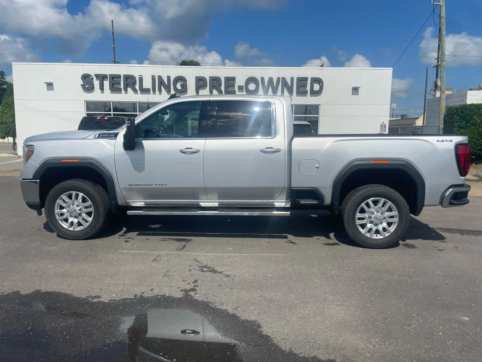 2023 GMC Sierra 4WD Crew Cab Standard Box SLE's photo