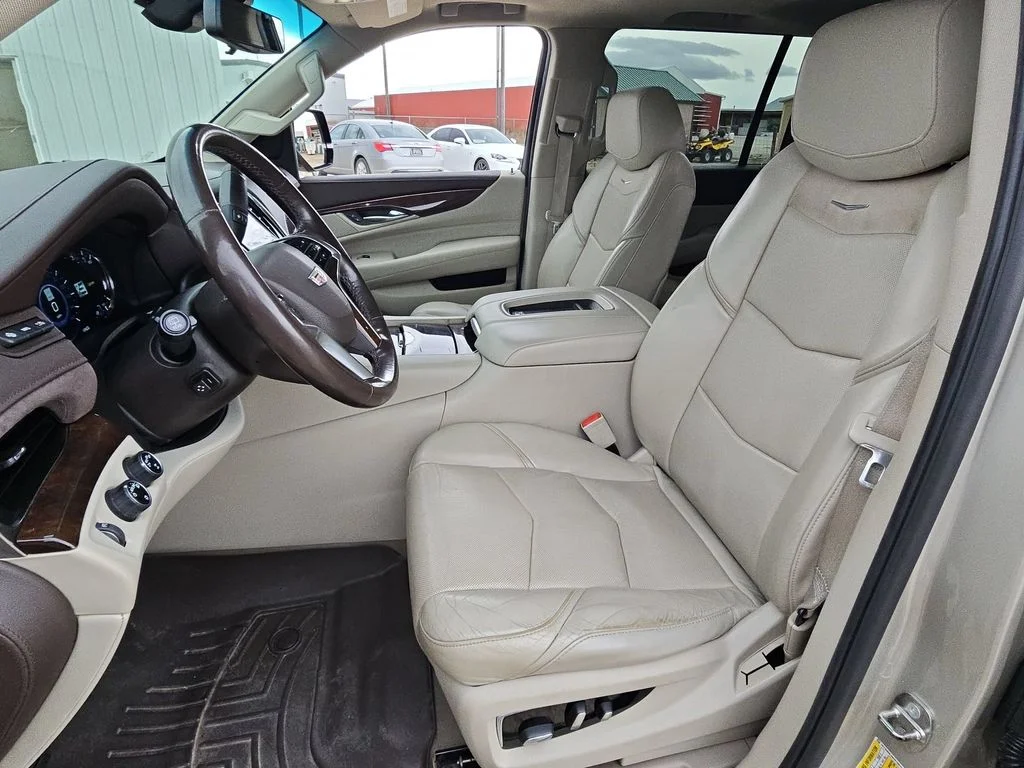 Used 2017 Silver Coast Metallic Cadillac Luxury image 26