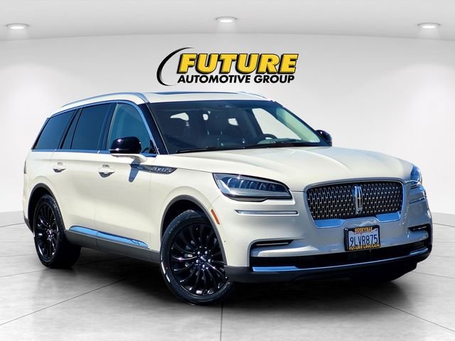 Used 2023 White Lincoln Reserve image 1