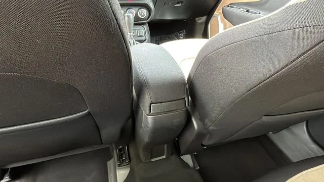 Used 2015 Silver Jeep Latitude image 20