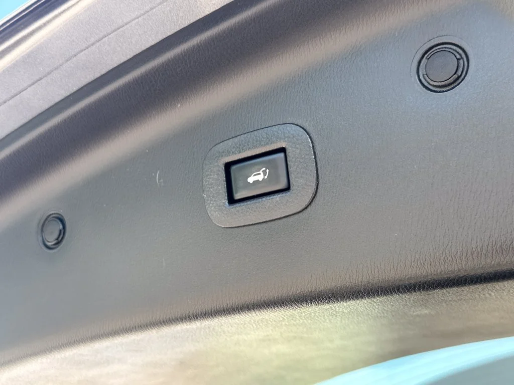 Used 2020 Gray Nissan Platinum image 8