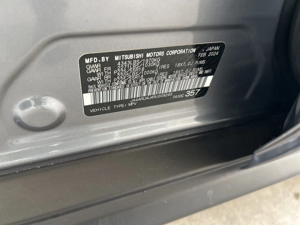Used 2024 Gray Mitsubishi  image 34