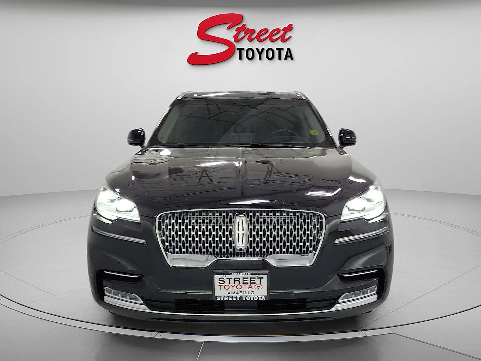 Used 2024 Black Lincoln Reserve image 6