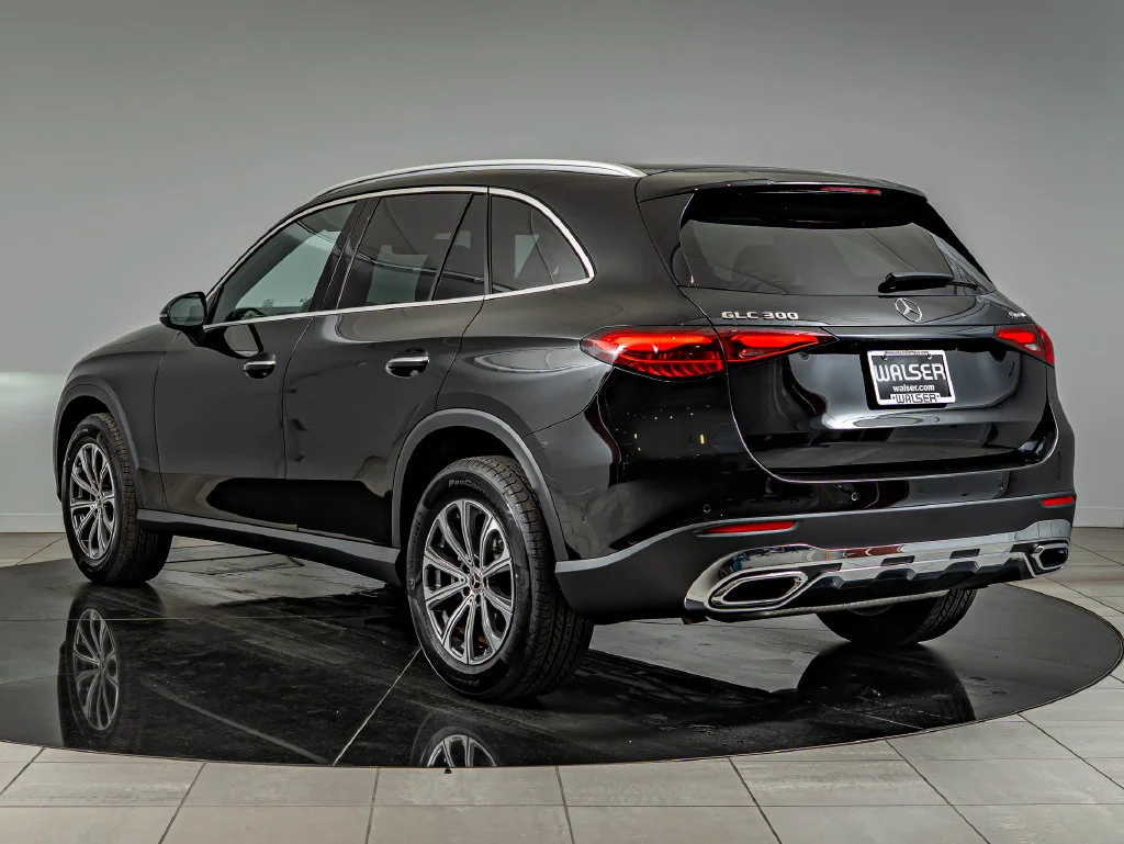 Used 2026 Black Mercedes-Benz GLC 300 image 7