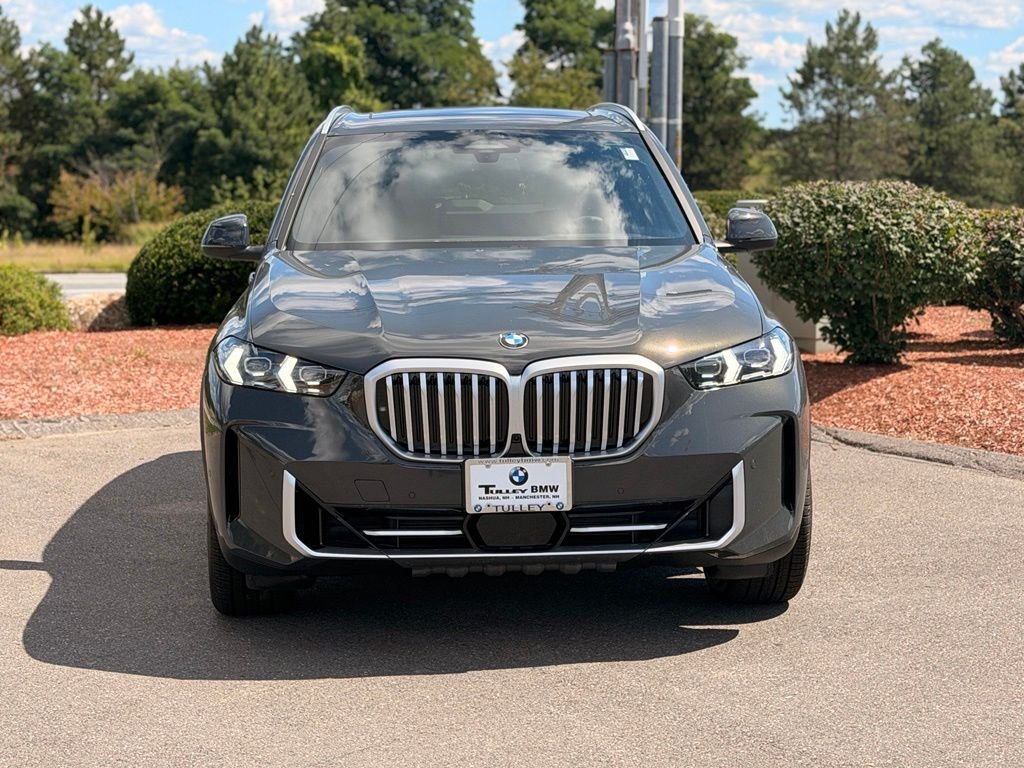 New 2026 Dravit Grey Metallic BMW xDrive40i image 2