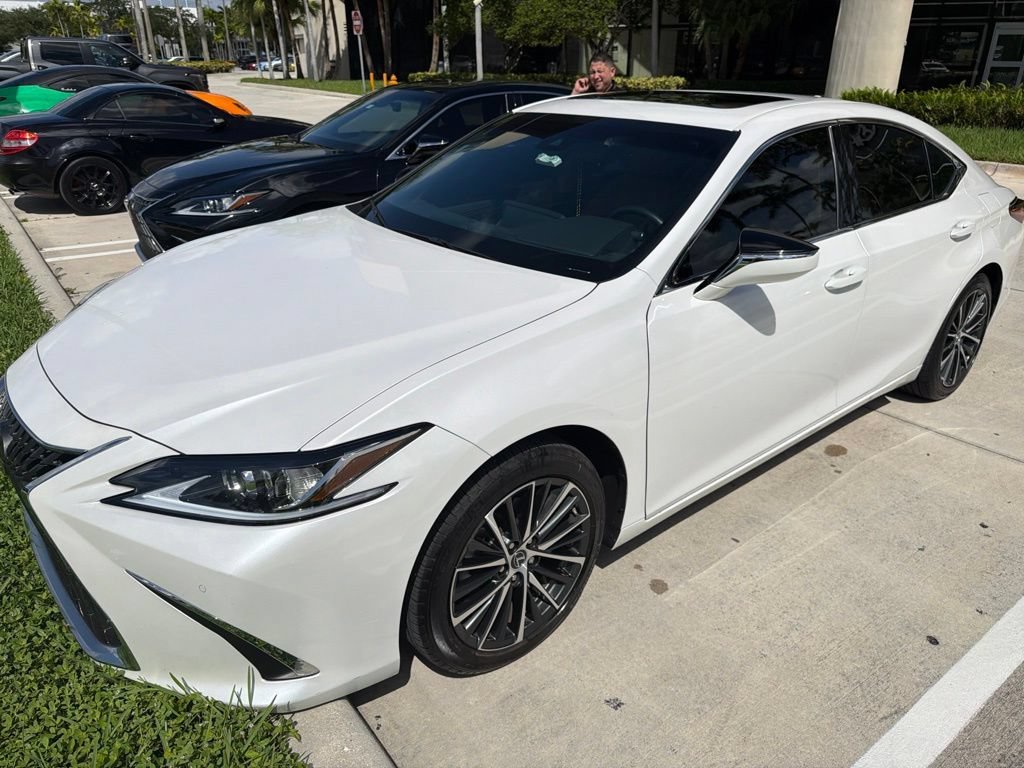 Used 2025 White Lexus ES 350 image 8
