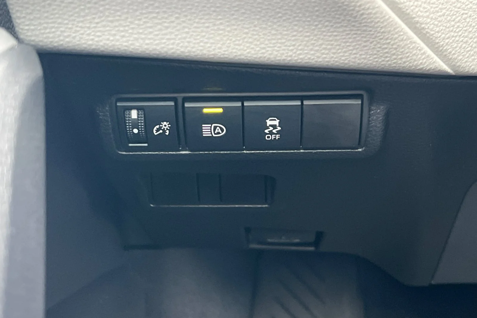Certified Used 2026 Wind Chill Pearl Toyota L image 28